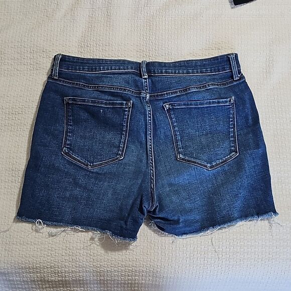 Old Navy Women High Rise Ripped Jeans Shorts, Size 14 - Picture 2 of 4